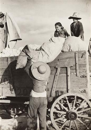 (WOLCOTT; ROTHSTEIN; LEE) A selection of 5 photographs depicting scenes around cotton. 1935-38.